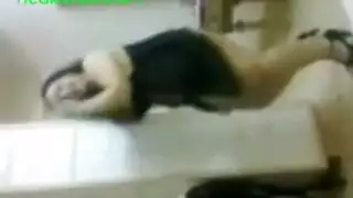 ضرب مؤخرة عربية ممتلئة جنس خشن مع ميلف مصرية