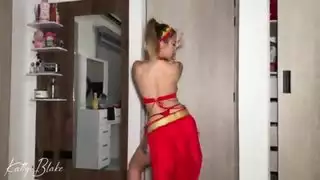 فتاة تمارس الجنس مع حارس اىمن