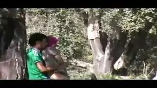 مصرى أخذ بنت عمه الجنينة كي يرى كسها ويلحسه ويبعبص وينيك فى طيزها عالواقف