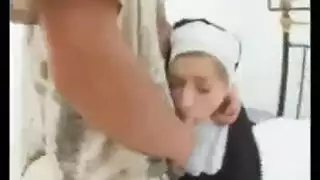 الاب السكران يغتصب بنته في الحمام وعلي السرير