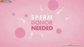 الممرضة تأخذ قضيب الطبيب للفحص