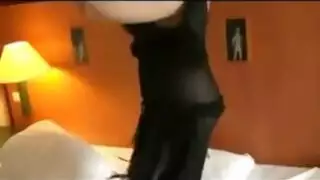 ذات البزاز الكبيره تغريه