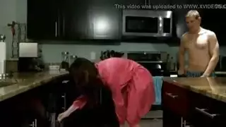 سكس اجنبيي مترجم تنام مع ابن زوجها الذي كان يهملها مترجم