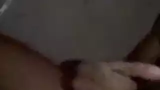 القنبيلة الشقراء تلعب بكسيها الحليق