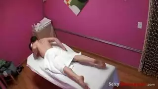 مص وعملية نيك شديدة مع مدلكة آسيوية مثيرة