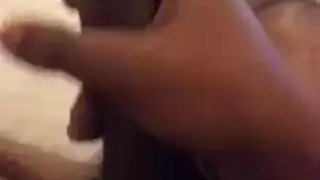 سمراء ويائسة: تستأجر قضيبًا للمتعة