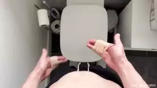 ابن الزوج ذو الذراع المكسورة يحصل على يد مساعدة إباحية من زوجة أبيه