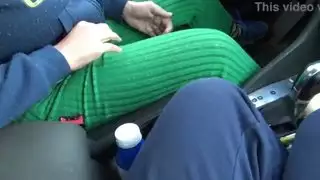 الابن غير الشرعي المثير يطلب جلسة شهوة البول مع زوجة أبيه المشعرة