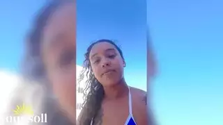 سانتا الموشوم يقدم لي هدية عيد ميلاد شرجية بجانب المسبح