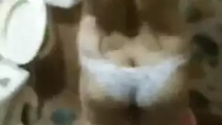 بث إباحي صريح: طالبة مراهقة تبلغ ذروتها على كاميرا مباشرة