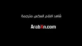 الام تعاقب ابنها المشاغب وابنتها