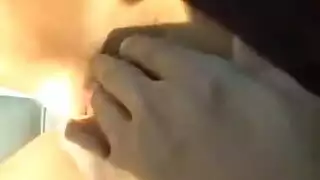 سكس بنات فقط: مداعبة حميمة بالأصابع ووصول الذروة السحاقية