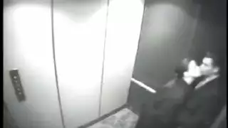 يدخل زبة الغليظ بقوة وتصرخ